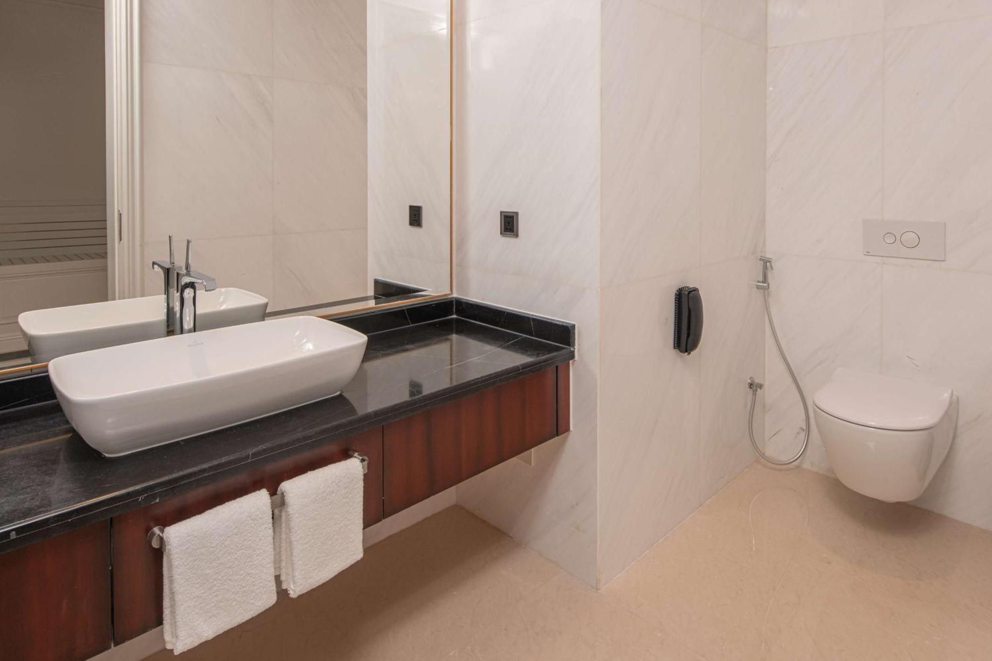 Hilton Brazzaville Les Tours Jumelles Hotel & Residences Dış mekan fotoğraf